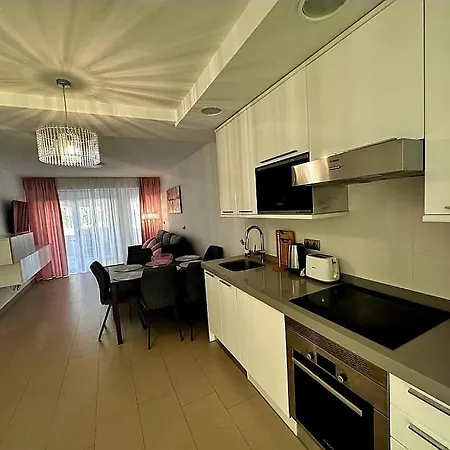 с 2 спальнями Apartment *